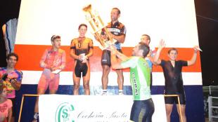 25/02 Podio del Campeonato Cochería Santa Fe en el Club Ciclista de San Nicolás.