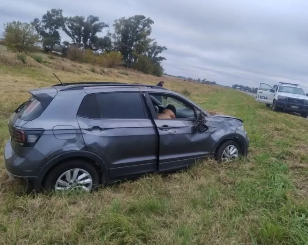 ⚠️ACCIDENTE CON SUERTE EN LA RUTA 9 KM 215En la tarde de hoy en Ruta Nacional 9, km 215, sentid