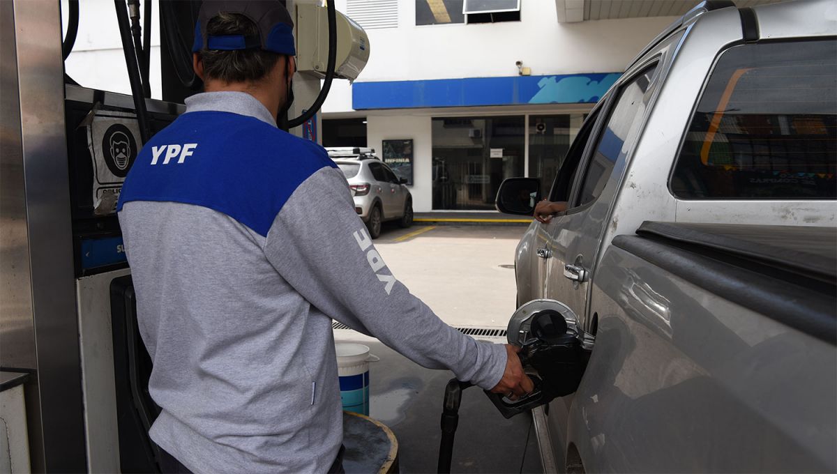 ajuste-combustibles-ypf-subieron-hoy-1porciento-permaneceran-congelados-45-dias-1136761-094822