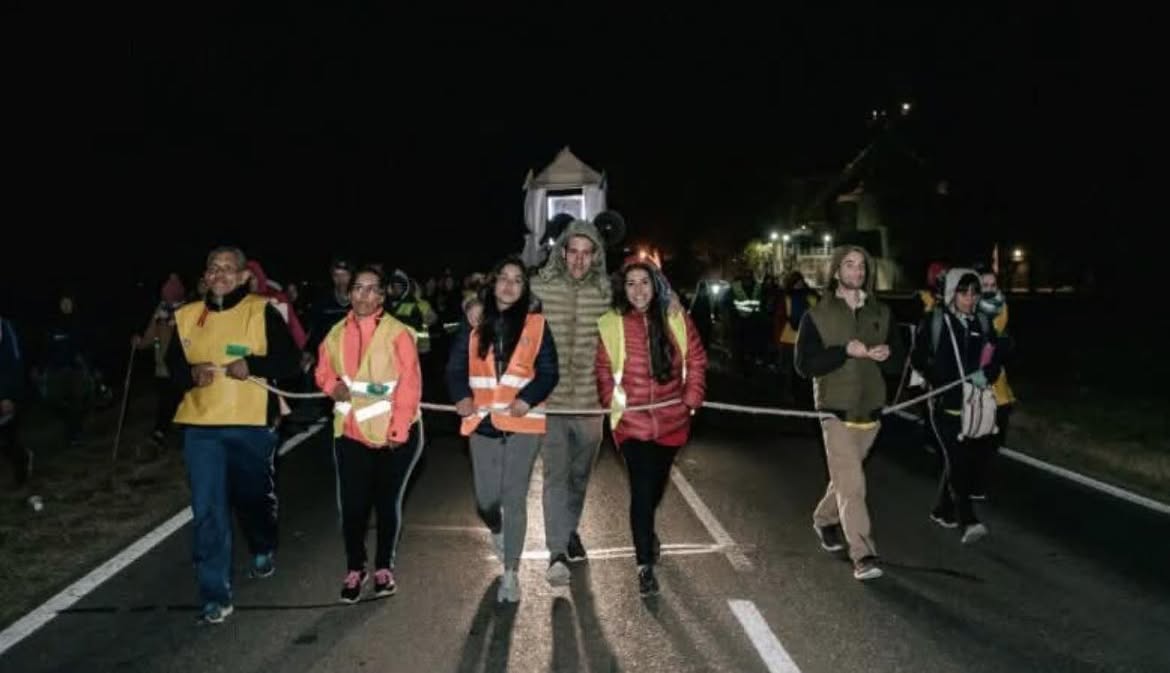 Más de 700 peregrinos partieron durante la madrugada desde Pergamino rumbo a San NicolásTodavía